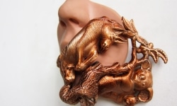 BATTLE FOR THE SUN_______resin, plastic 15X15cm / 2011
