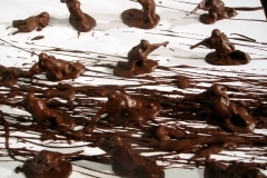 BATTLE OF LOSERS AND LOVERS_______plastic soldiers, chocolate, wood, iron cast deer / 250X 250x 320 cm