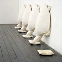 FLYING BUTTRESS_______plaster, cotton pillows / 300x60x24 cm /1991