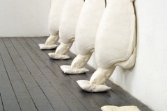 FLYING BUTTRESS_______plaster, cotton pillows / 300x60x24 cm /1991
