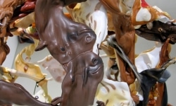 WILD HORSES COULDN'T DRAG ME AWAY_______ 190 x 120 x 130 cm / melted plastic horses, rubber