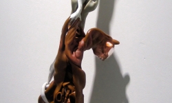 DRIBBLE_______100 x 20 x 18 cm / melted plastic, rubber mask