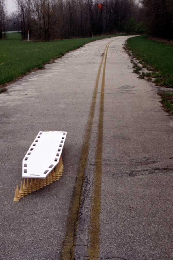 DEMARCATION OF A FLOATING NIGHT BOARD_______installation / backboard, ice-cream cones / 1995